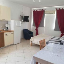 Apartments in Pirovac 34905, hotel v Pirovcu