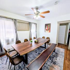 Spacious duplex retreat in city w/ Parking nearby, hotel a Jersey City