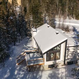 Chalet La Blanche private spa, מלון בValcartier Station