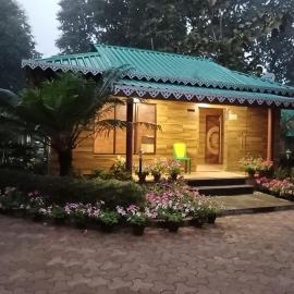 Tuskers Den Forest Resort, hótel í Lataguri