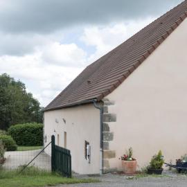 Gîte avec grand jardin et terrasse à Cressanges - FR-1-489-78, hotel em Cressanges