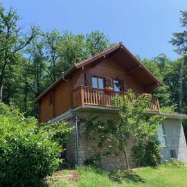 Chalet confortable en forêt avec animaux admis