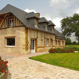 Maison de caractère à Crouttes avec cheminée et animaux acceptés