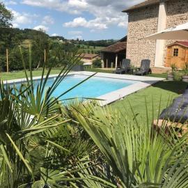 Deux gîtes confortables avec cheminée et piscine commune, animaux admis, pour 13 personnes - FR-1-496-140