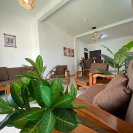Tika House, hotel u gradu Lhonga