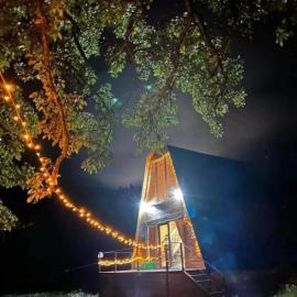 Qiwi Cottege Mzetamze, hotel in Kimotesubani