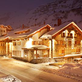 Bentleys House MOUNTAIN Residence、ツュルスのホテル