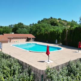 Camping Onlycamp Le Pré, hotel in Montaigut-le-Blanc