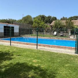Chalet con piscina y playa a 5 min, hotell i Tarifa