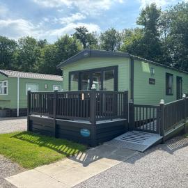 10 Borwick Lakes, Carnforth - En suite - King size bed, hotel i Carnforth