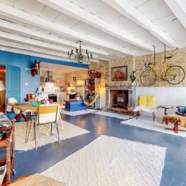 Ferienhaus mit Charakter und Terrasse in perfekter Lage, hotel in Verteuil-sur-Charente