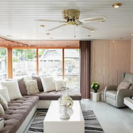 Chalet with waterfront sauna and boat, Hotel in Loosdrecht