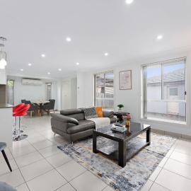 Spacious 3 Beds House with Parking in Fairfield, Hotel in Villawood