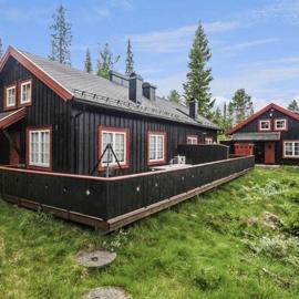 Cabin with ski in-out, Hotel in Sør-Fron