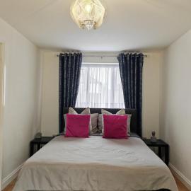 Chota Gher Apartment، فندق في ويدنز