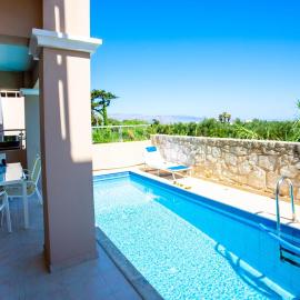 Viesnīca Pyrgos Spring pool apartment pilsētā Maleme