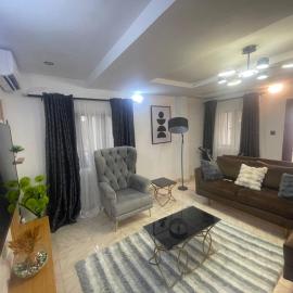 Luxury apt,Secure estate,Parking,10mins to Airport, hotel v mestu Hausa