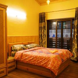 Echo 1BR close to Mall Road and Naini Lake