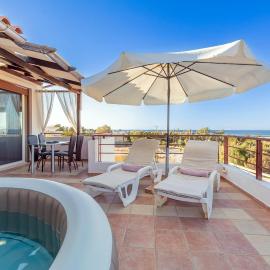 Chris Sea View Apt with Hot Tub