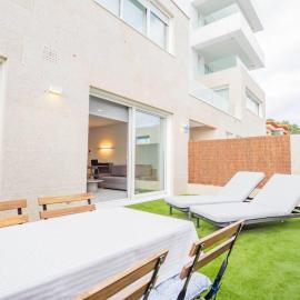Canido Beach 143 by YBH, hotel a Oya