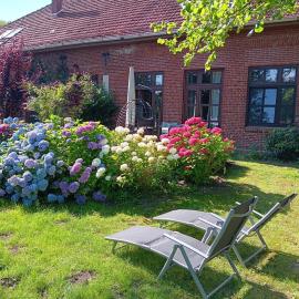 Historisches Schulhaus mit Kamin für Familiengarten an Nordsee