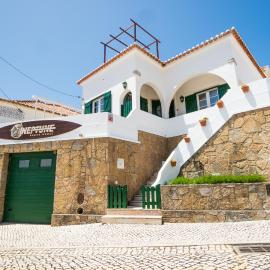 Neptune Beach House, hotel in Lourinhã