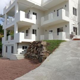 J & L Golf Course Apartments, Hotel in Belmont
