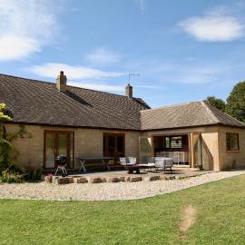 Bourton-on-the Water Cottage, Walk to Village, Firepit