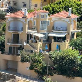 Villa Tzitzifies