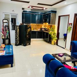 2 BHK Apartment with Citi Theme Park Views, WiFi, Secure, hotel u gradu Jhelum