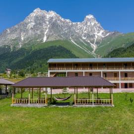 Guesthouse Ushba View, hotel v mestu Mazeri