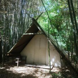 tente de trappeur au camping les cournoulises 2 à 4 personnes、Montbrunのホテル