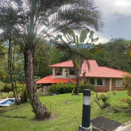 Casa en Condominio vía Villeta, hotel en Nimaima