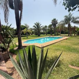 Chic home with a private pool, hotel in Dar Mouddene
