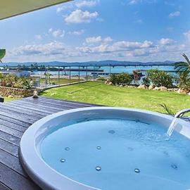 オーシャンフロントKouri Stay, hotel in Nakijin