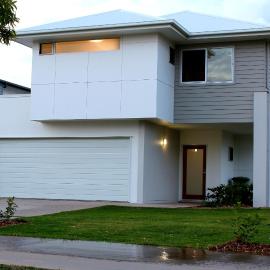 Petrie Beach Holiday Home, хотел в Макай
