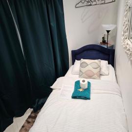 Single Cosy Bedroom in Dartford- Private Entrance for guest