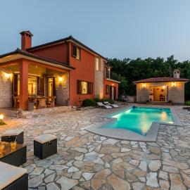 Villa Ivona, a luxurious villa minutes from the sea