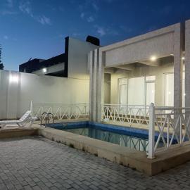 White House - Stylish Villa with Pool, hotel in Baku