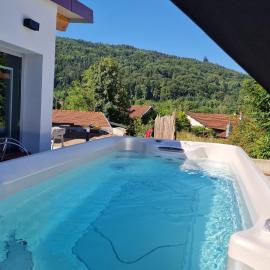Le Chalet de la Répandise - Gîte Vosges 9 pers, Spa privé & Piscine - Proche Gérardmer، فندق في Laveline-du-Houx