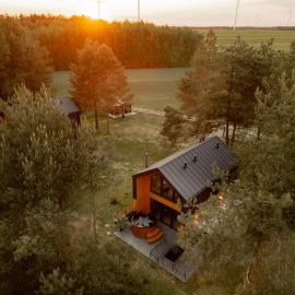 Chatki na Skraju - domki na wyłączność z sauną lub balią, Hotel in Skrajniwa