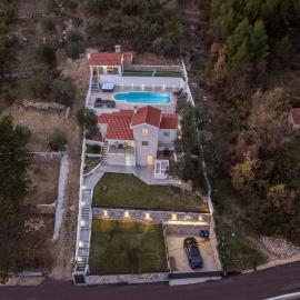 Private Villa Carica with Heated Pool, Omis, Tugare, hotel a Tugare