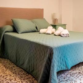 5 Apartamentos Cómodos en el Corazón de Baza, хотел в Баса