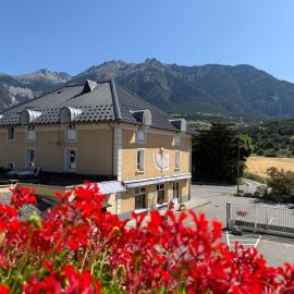 HOTEL DE LA GARE, ξενοδοχείο σε Eygliers