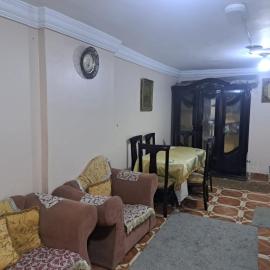 شقة مفروشة 5 سراير في كامب شيزار, מלון בKafr ‘Ilwān