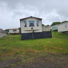 Lovely Caravan number 96 at Three Lochs Holiday Park, hotel in Kirkcowan
