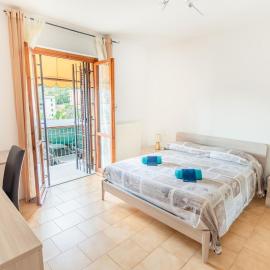 5 beds - 2 minutes from the sea with parking