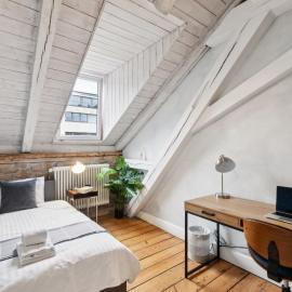 The R Loft - Cosy Hostel, Communal Bathroom and Kitchen، فندق في أولتن