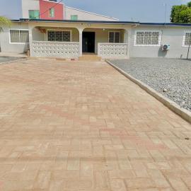 Accra, Ghana - Home Away from Home in Teshie-Nungua、アクラのホテル