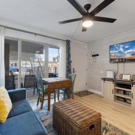 A Shore Thing: Modern 1 Bedroom Condo